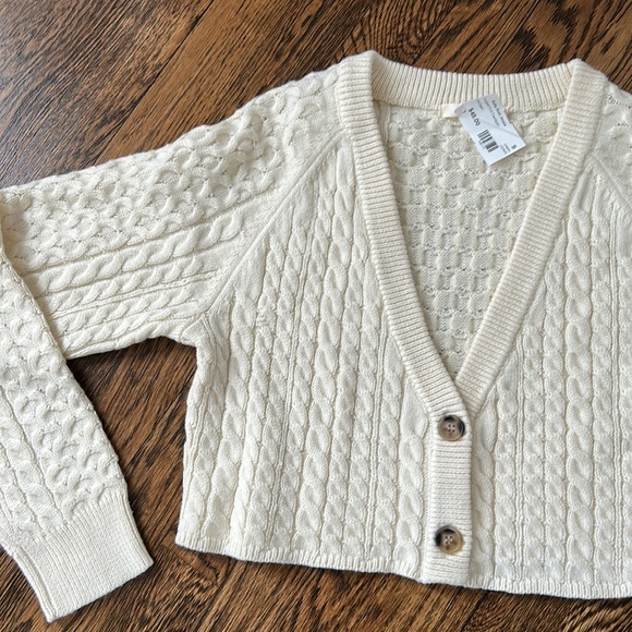 NWT Ruby and Jenna et cleft cropped knit cardigan - Picture 2 of 6